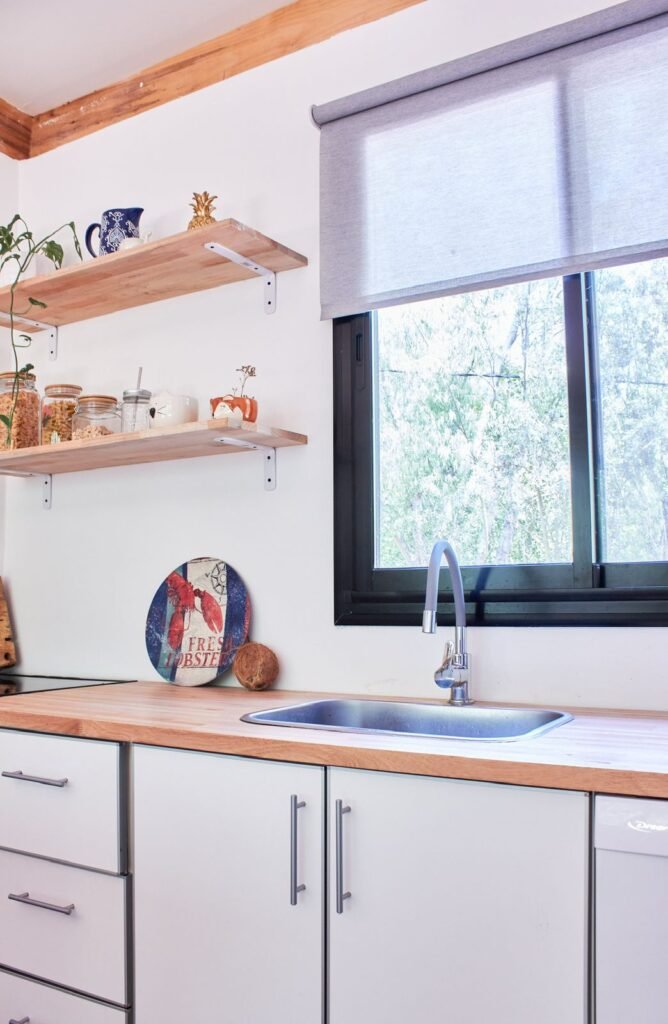 cocina con mesada de madera